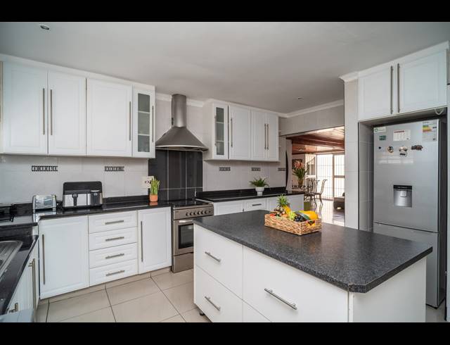 4 BEDROOM HOUSE FOR SALE IN RESERVOIR HILLS